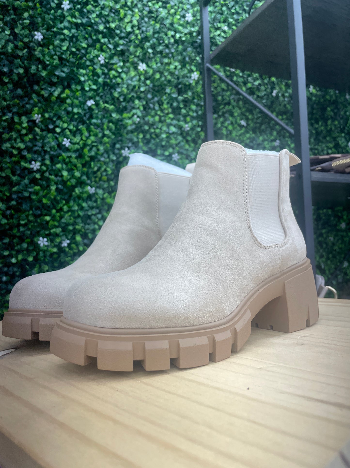 The Poppy Suede Tan Lug Boots 5.5, 7