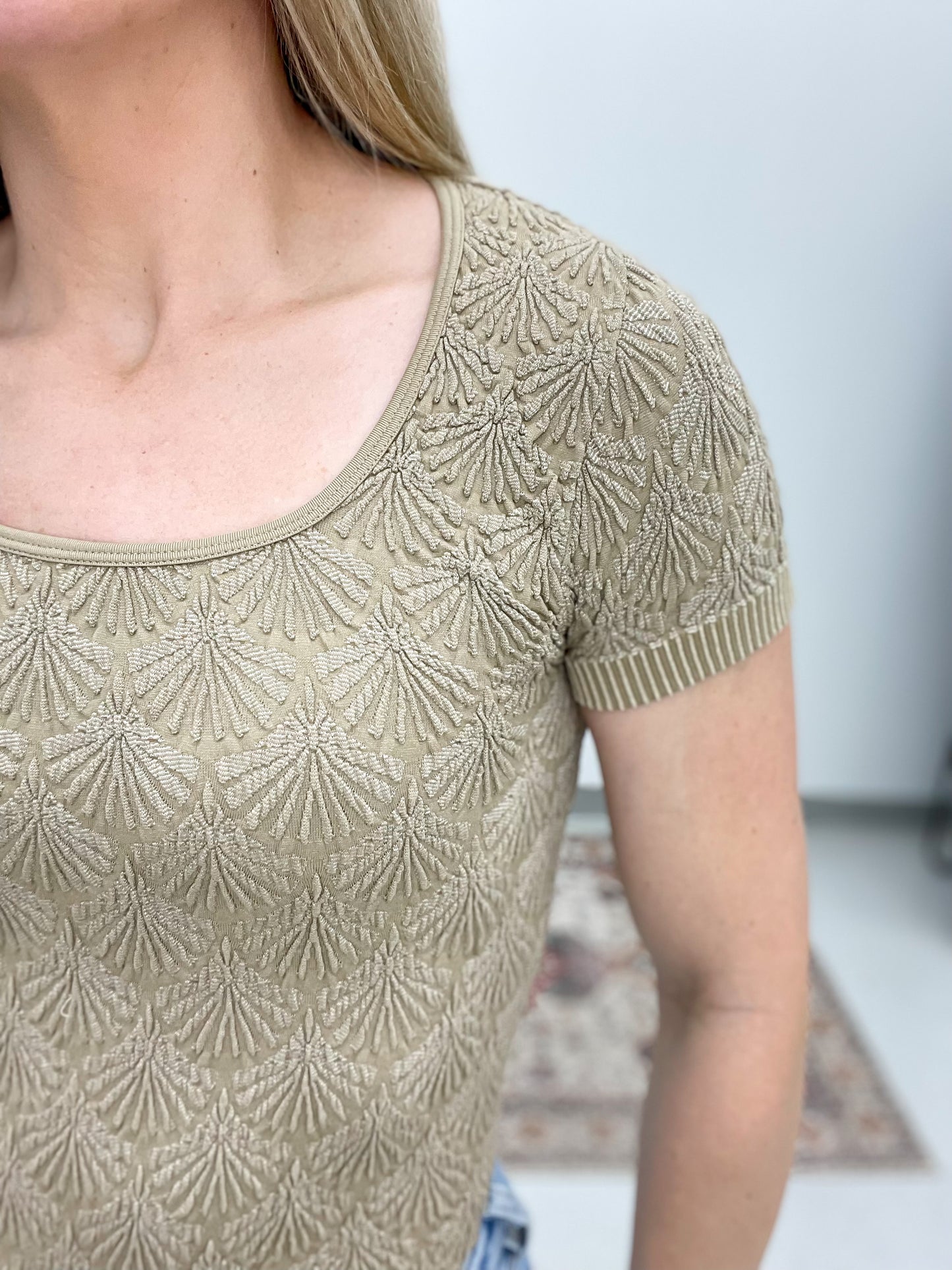 Textured Seamless Jacquard Scoop Neck Tee Taupe