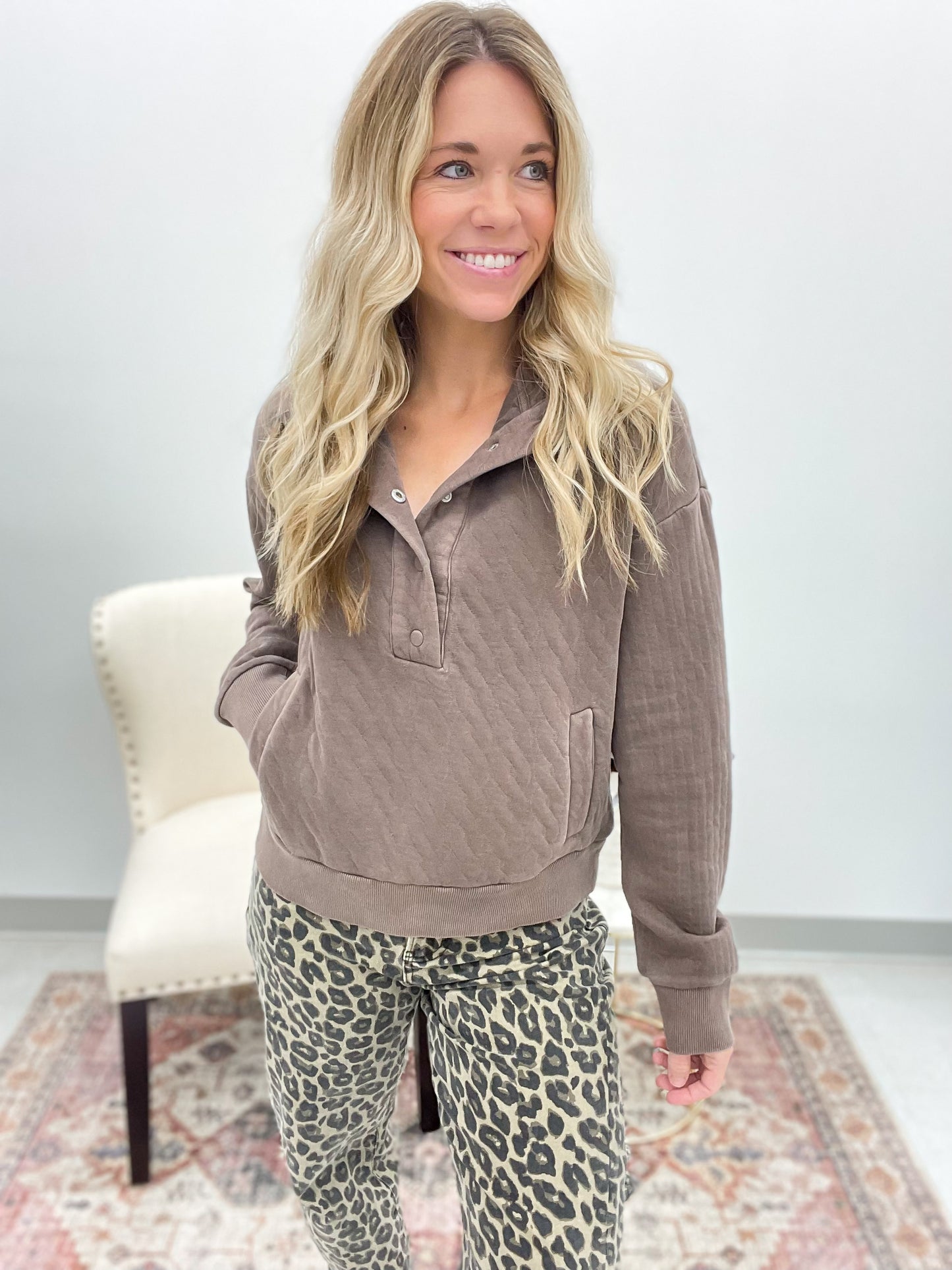 The Kyra Textured Pullover Washed Brown