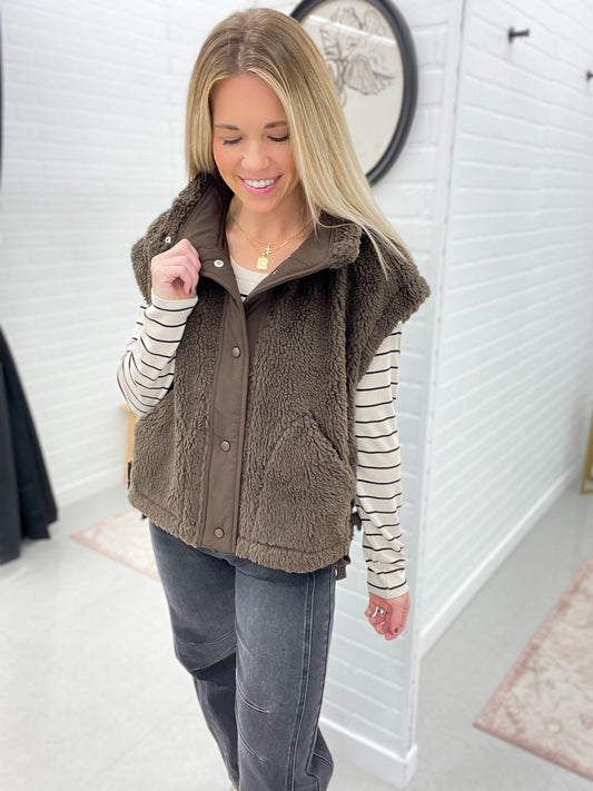 Gone Too Fast Sherpa Vest Tie-Up Side Detail Chocolate