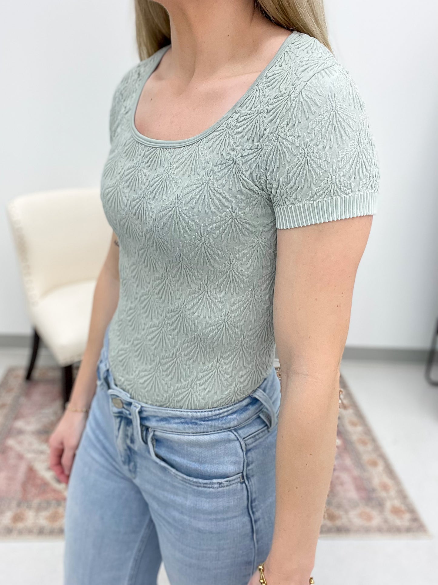 Textured Seamless Jacquard Scoop Neck Tee Sage