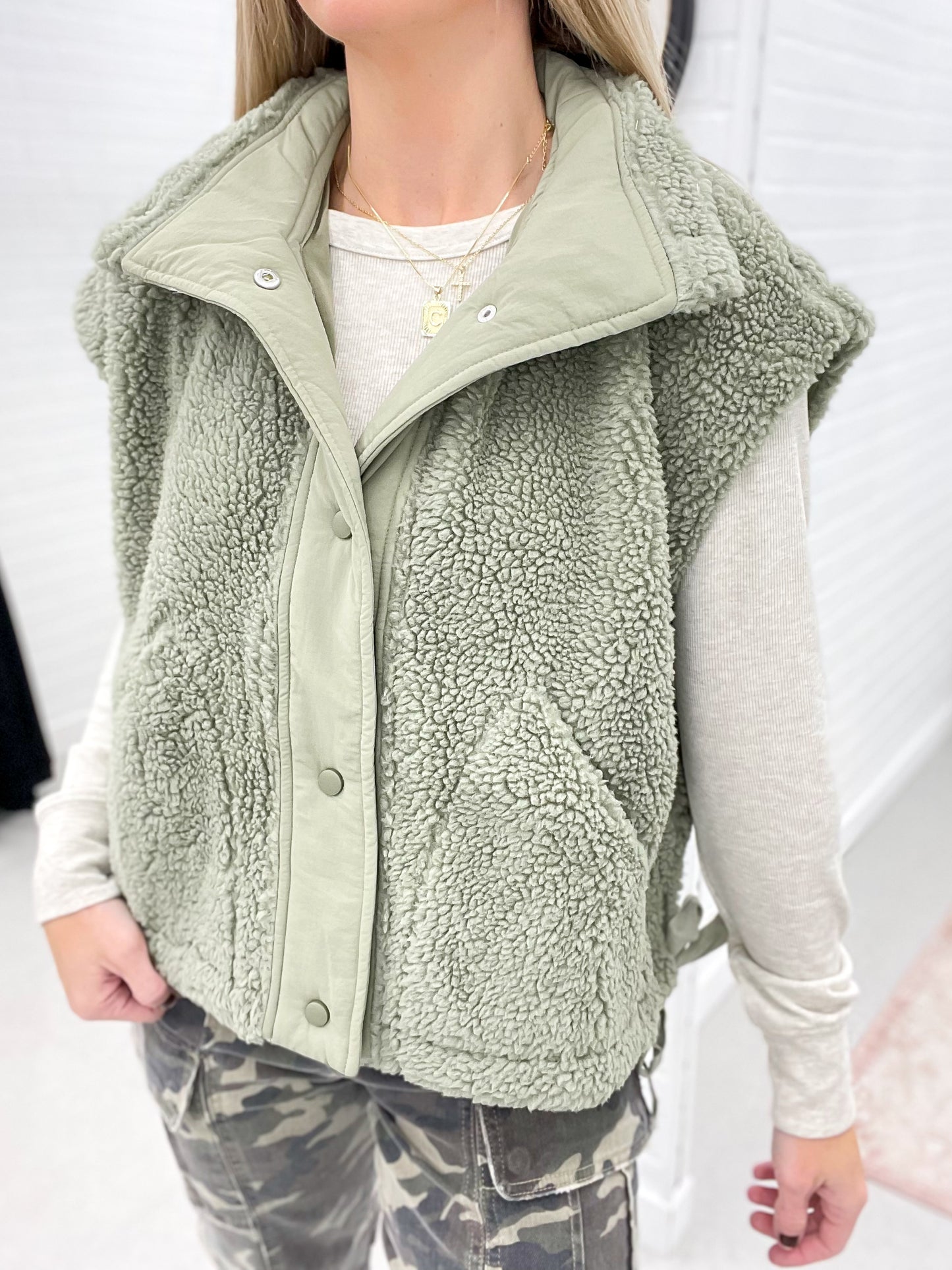 Gone Too Fast Sherpa Vest Tie-Up Side Detail Soft Olive