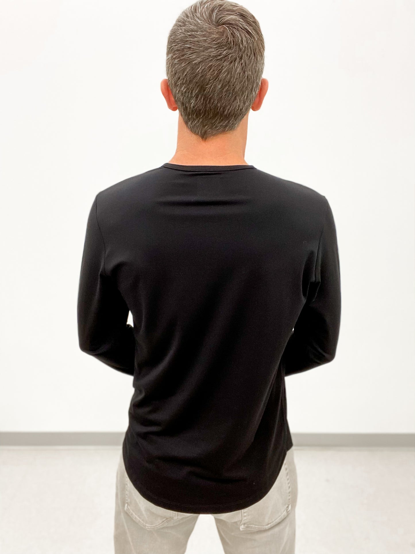 Cuts AO Long Sleeve Henley Curve-Hem | Black Signature-fit PYCA Pro®
