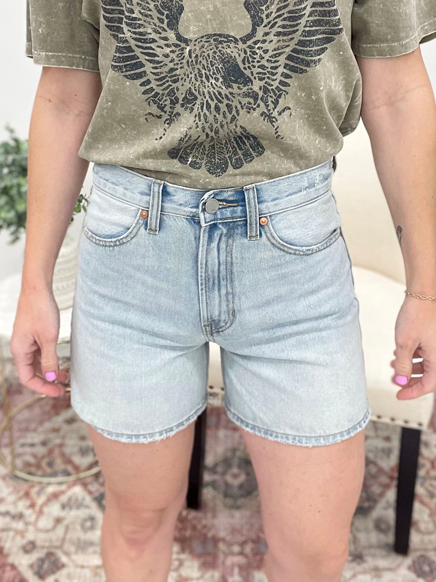The Taylor Long Shorts Light Wash