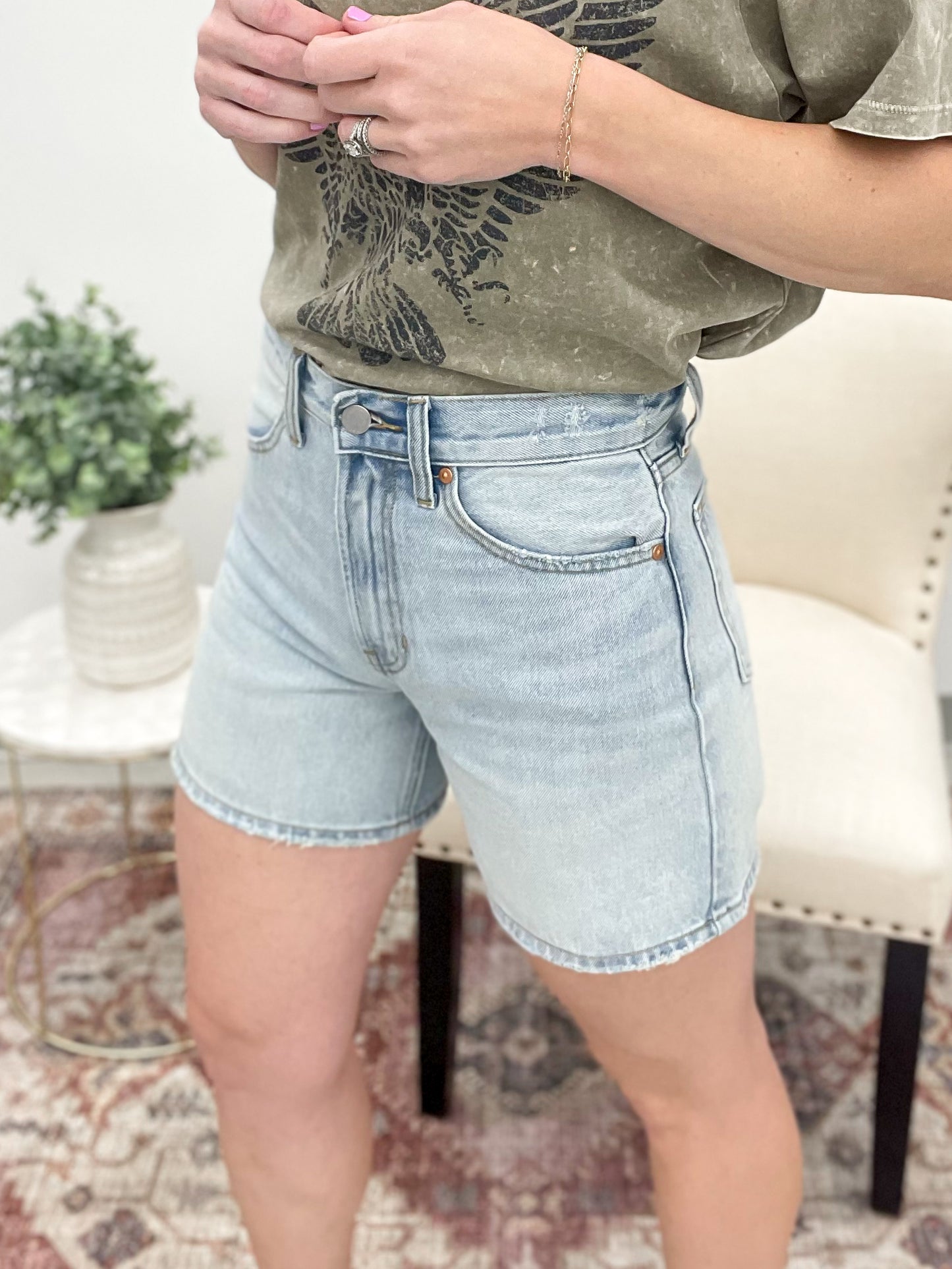 The Taylor Long Shorts Light Wash