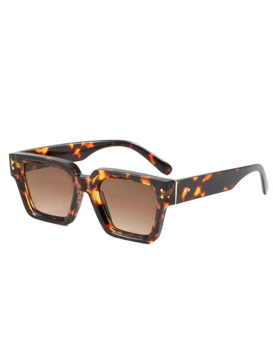 The Courtney Square Sunglasses Tortoise/Brown