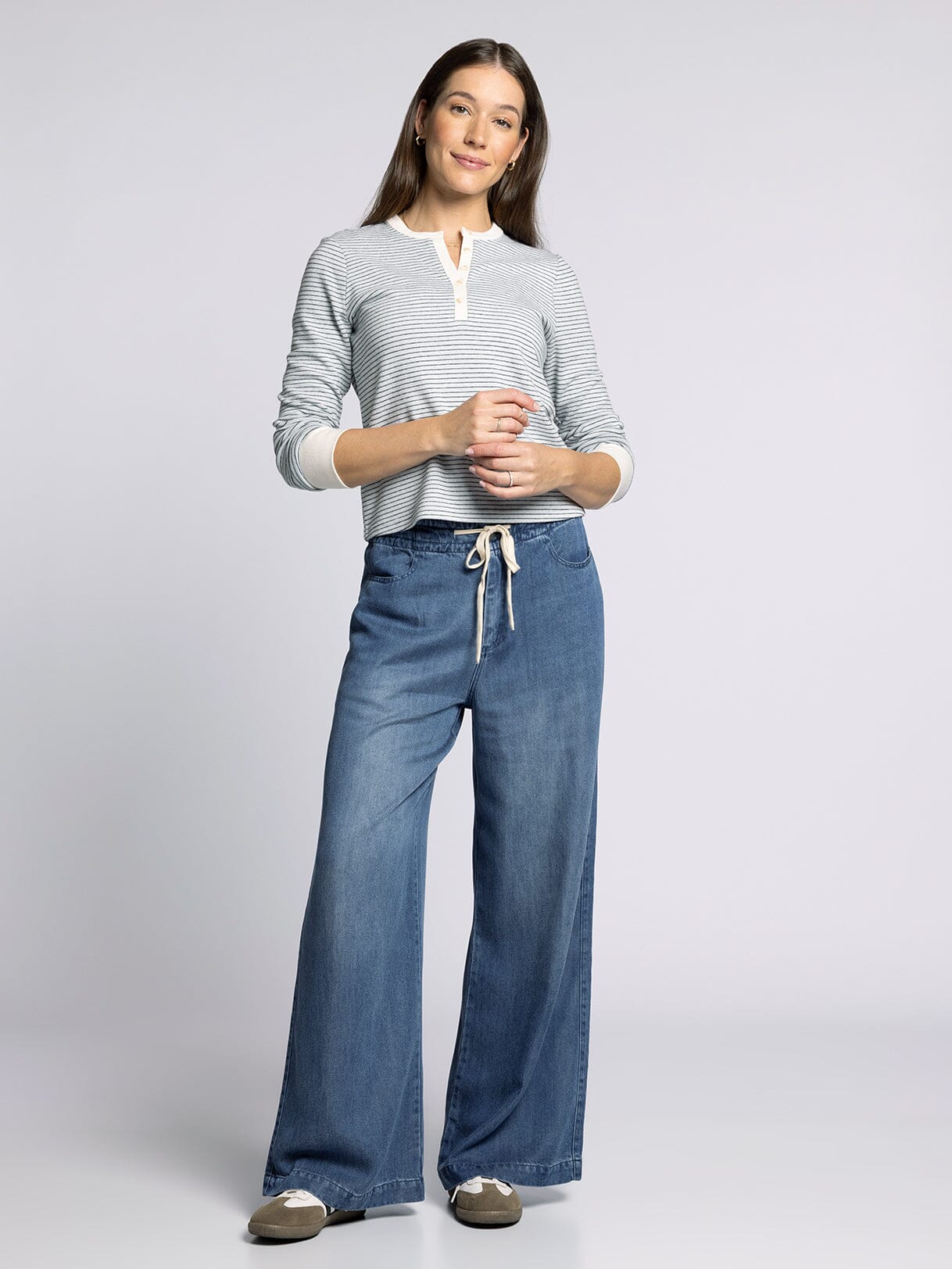 The Aeris Top White Navy