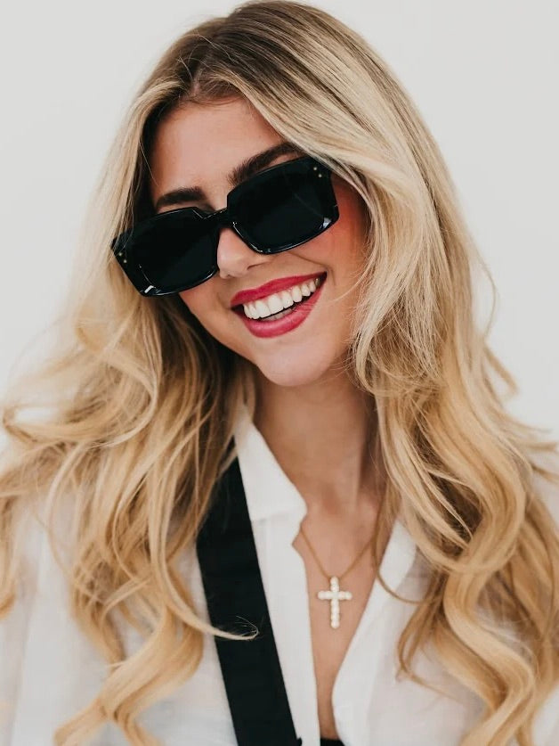 The Courtney Square Sunglasses Black/Black Lens