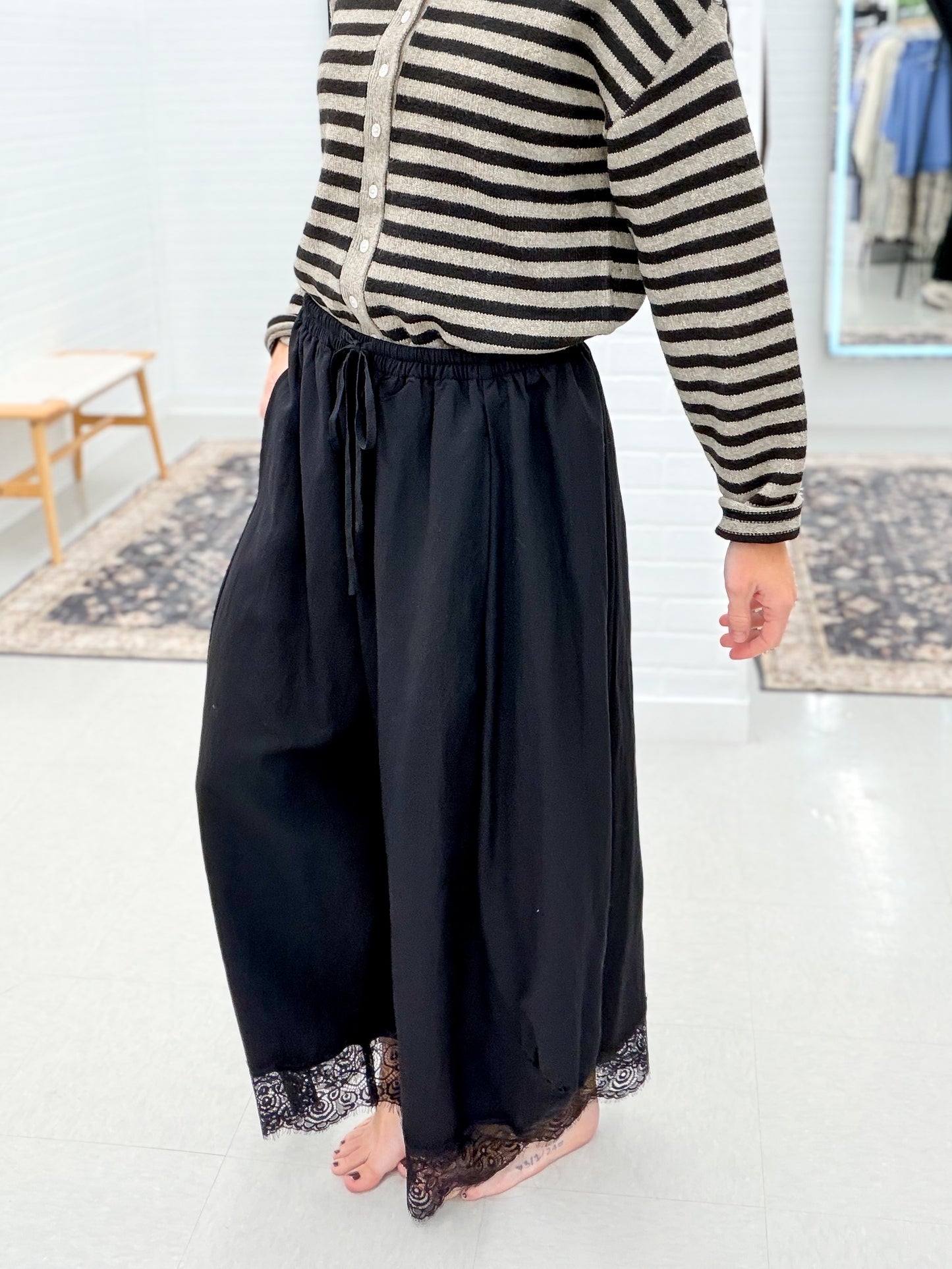 Her Song Flowy Balloon Leg Pants With Lace Trim Black