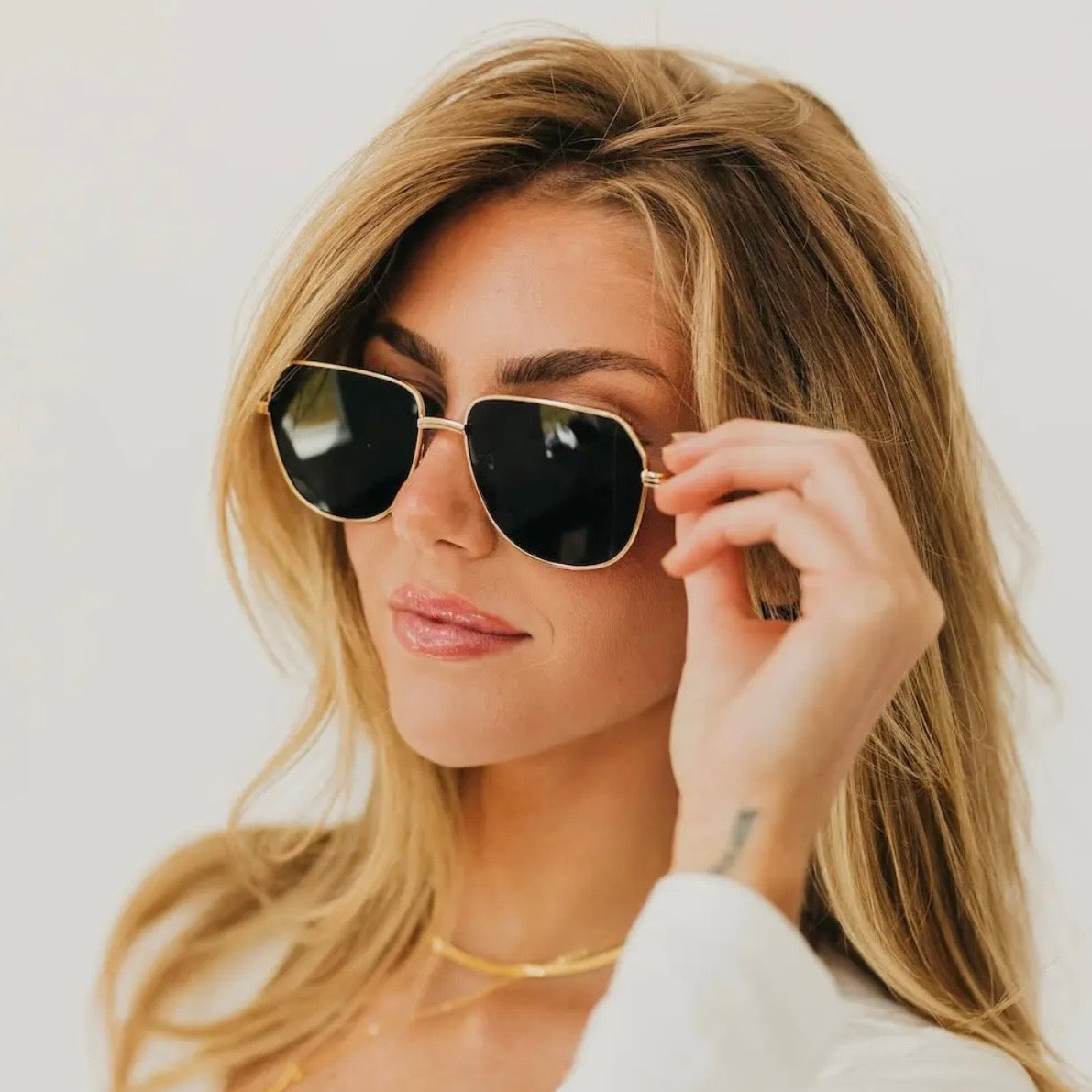 The April Aviator Sunglasses Gold/Green Lens
