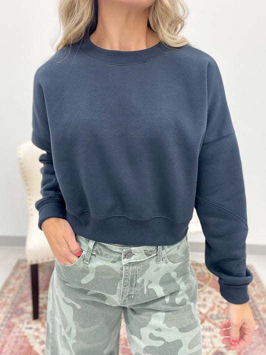 Be Right Back Long Crop Crewneck Sweatshirt Black