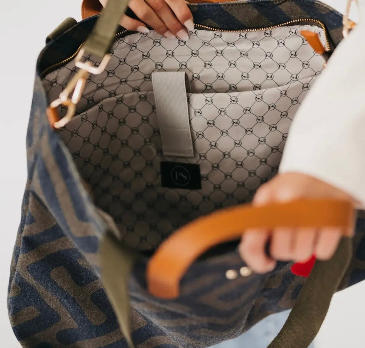 Chelsie Canvas Luxe Tote Leopard