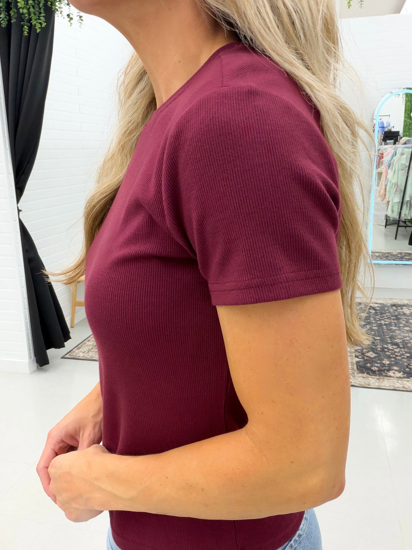 The Annie Ribbed Tee Maroon