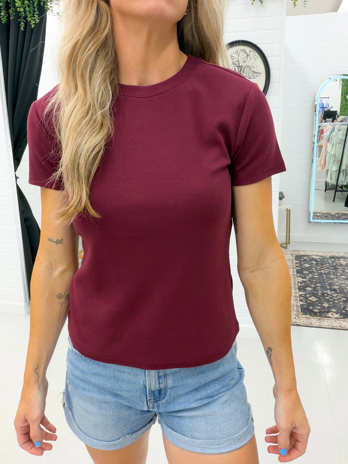 The Annie Ribbed Tee Maroon