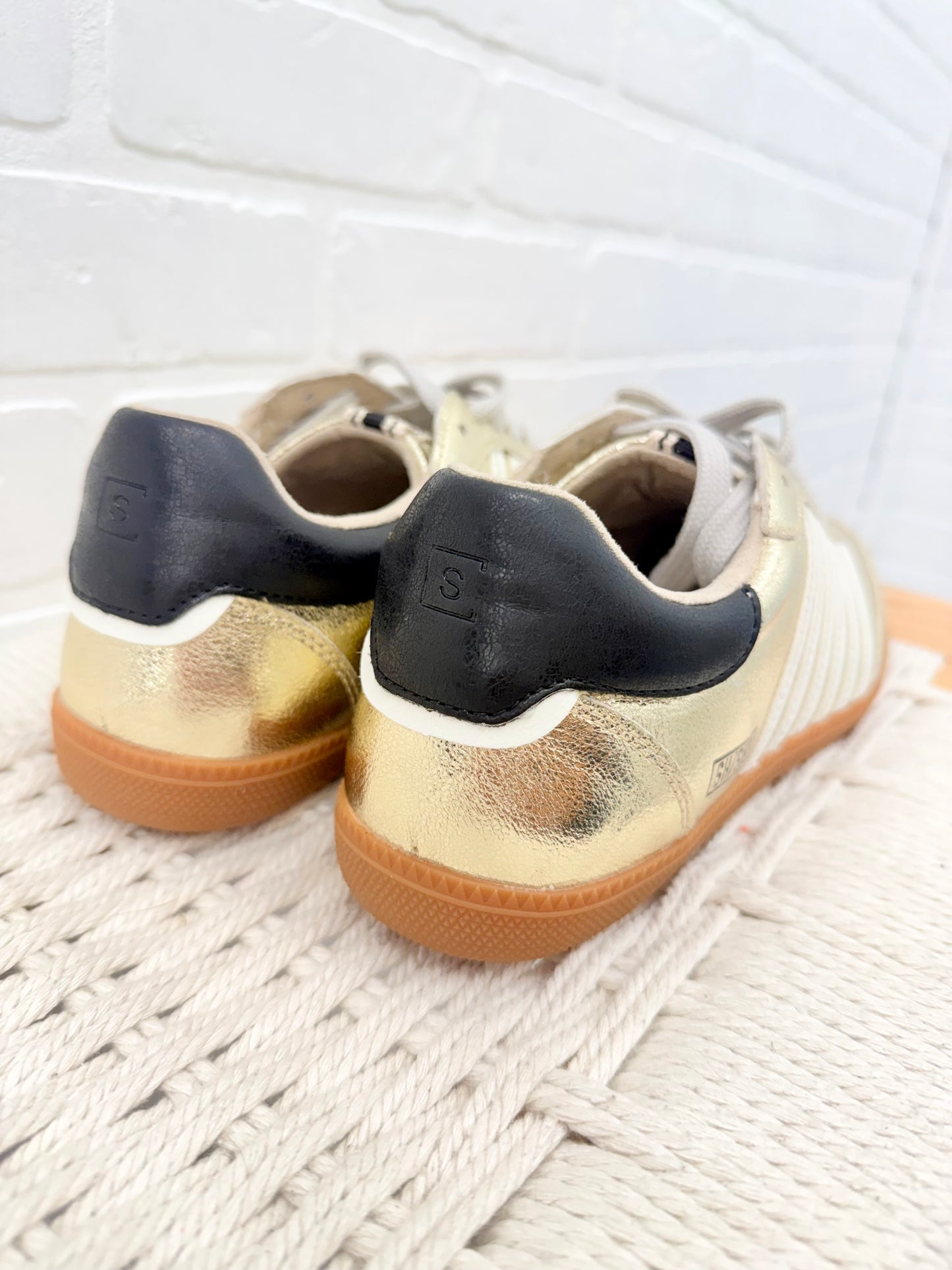 The Stevie Sneakers Gold