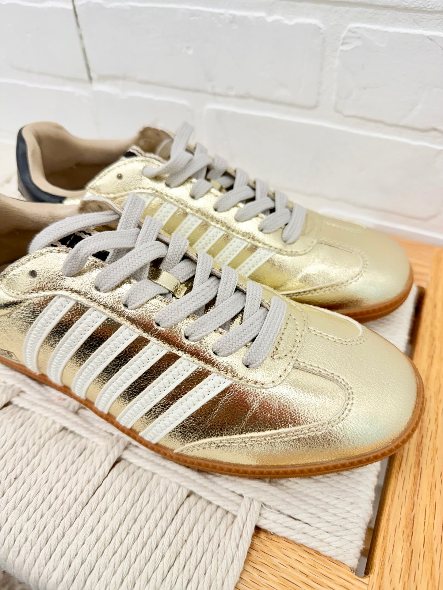 The Stevie Sneakers Gold