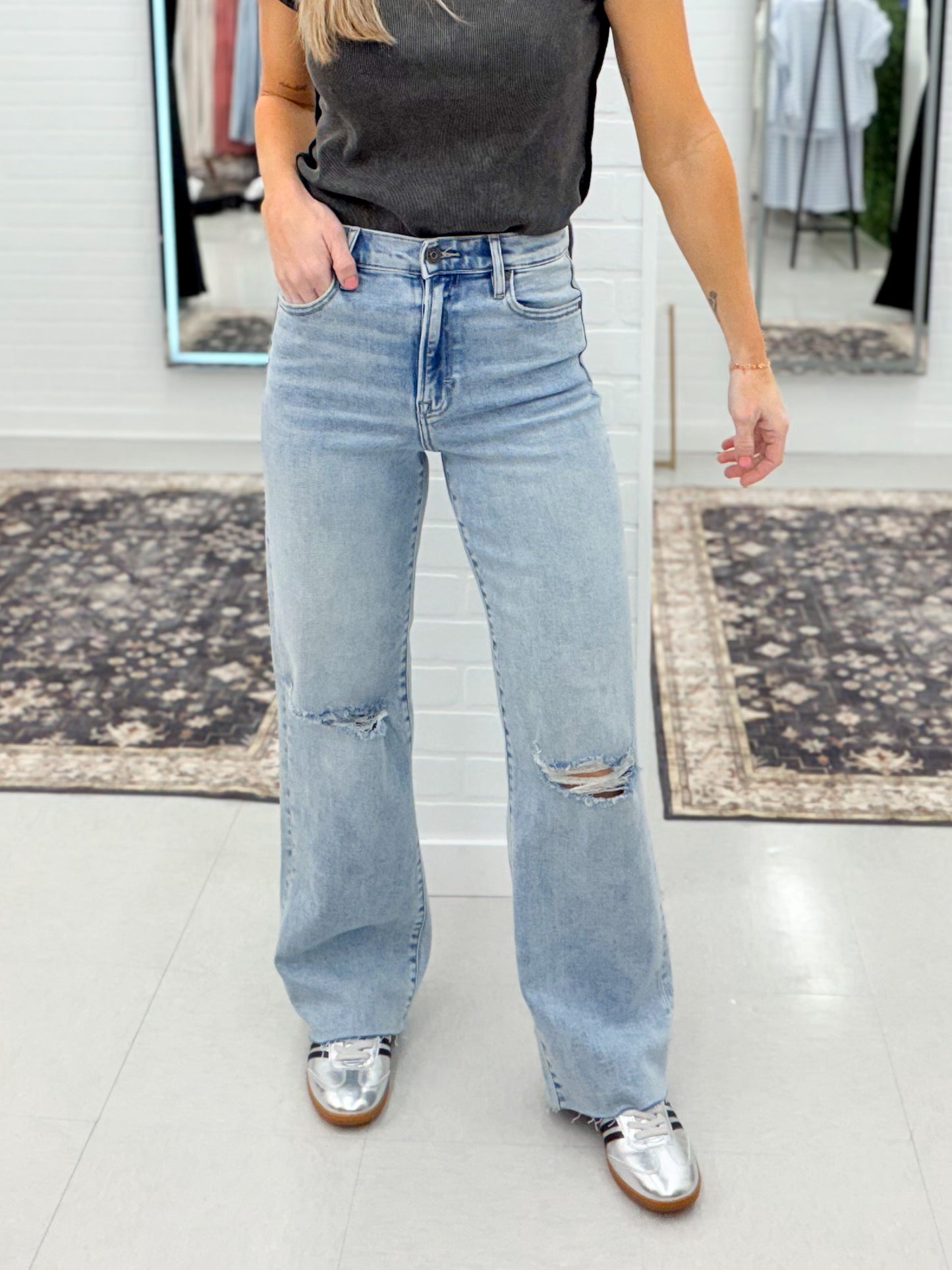 Hidden Logan Light Wash Knee Distressed Dad Jeans
