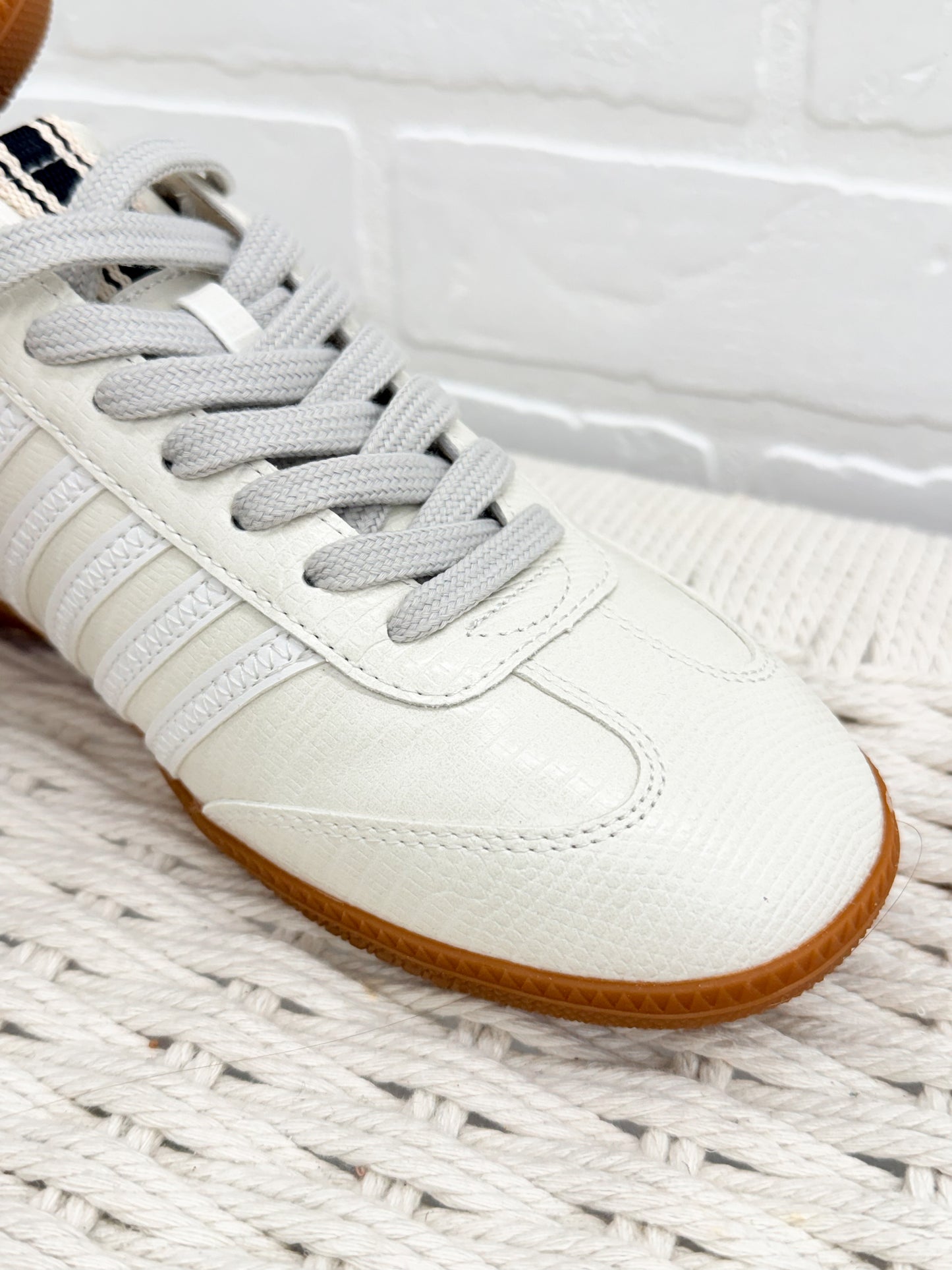 The Stevie Sneakers Bone Lizard