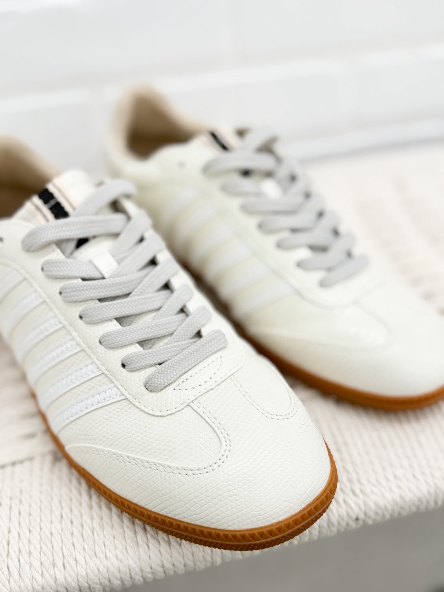 The Stevie Sneakers Bone Lizard