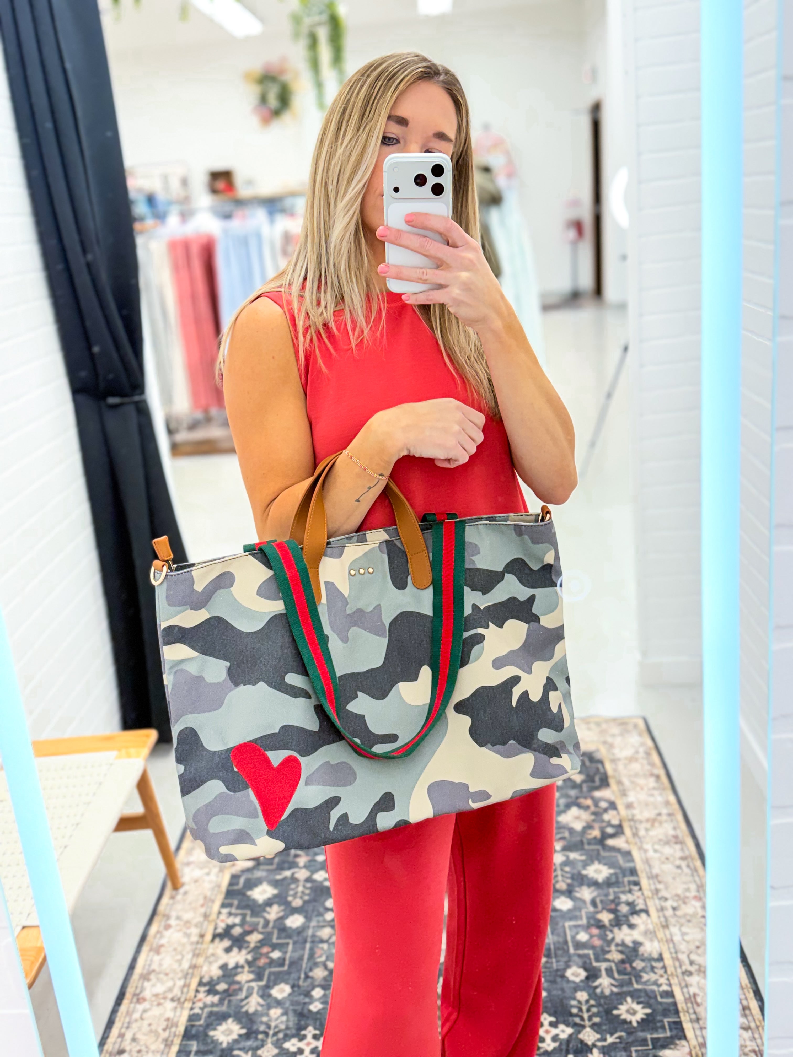 The Chelsie Canvas Printed Luxe Tote Camouflage – Wave Avenue