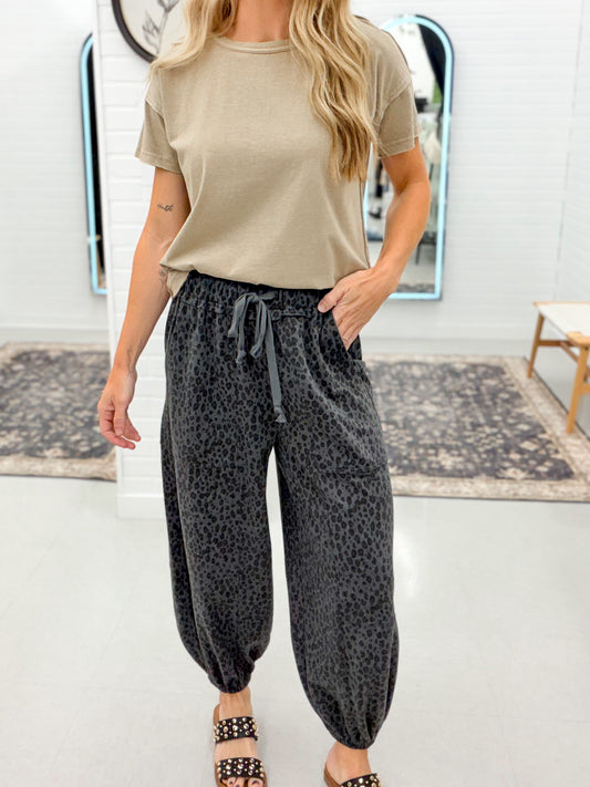 Best Side Leopard Print Terry Knit Pants Ash Gray