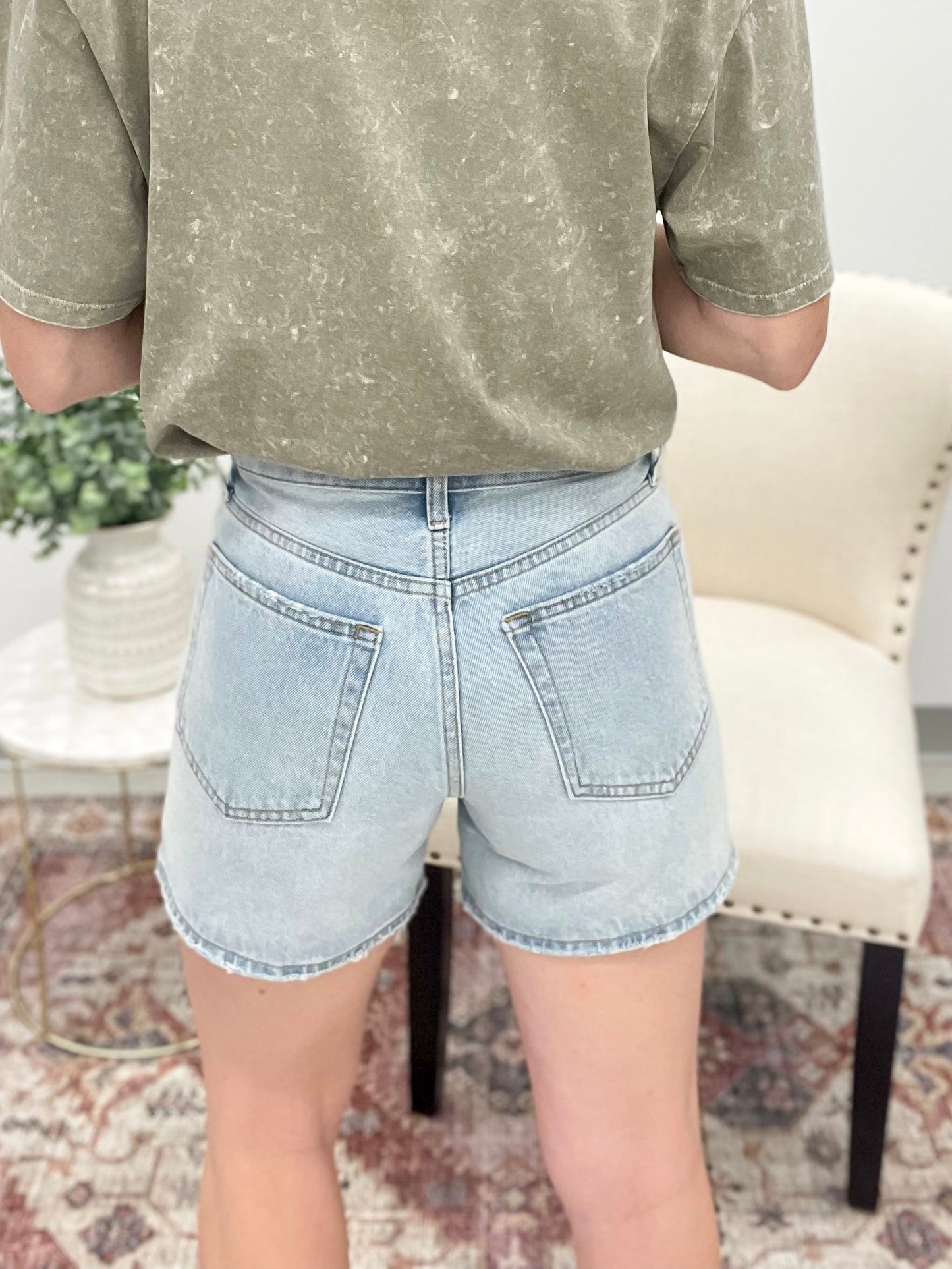 The Taylor Long Shorts Light Wash