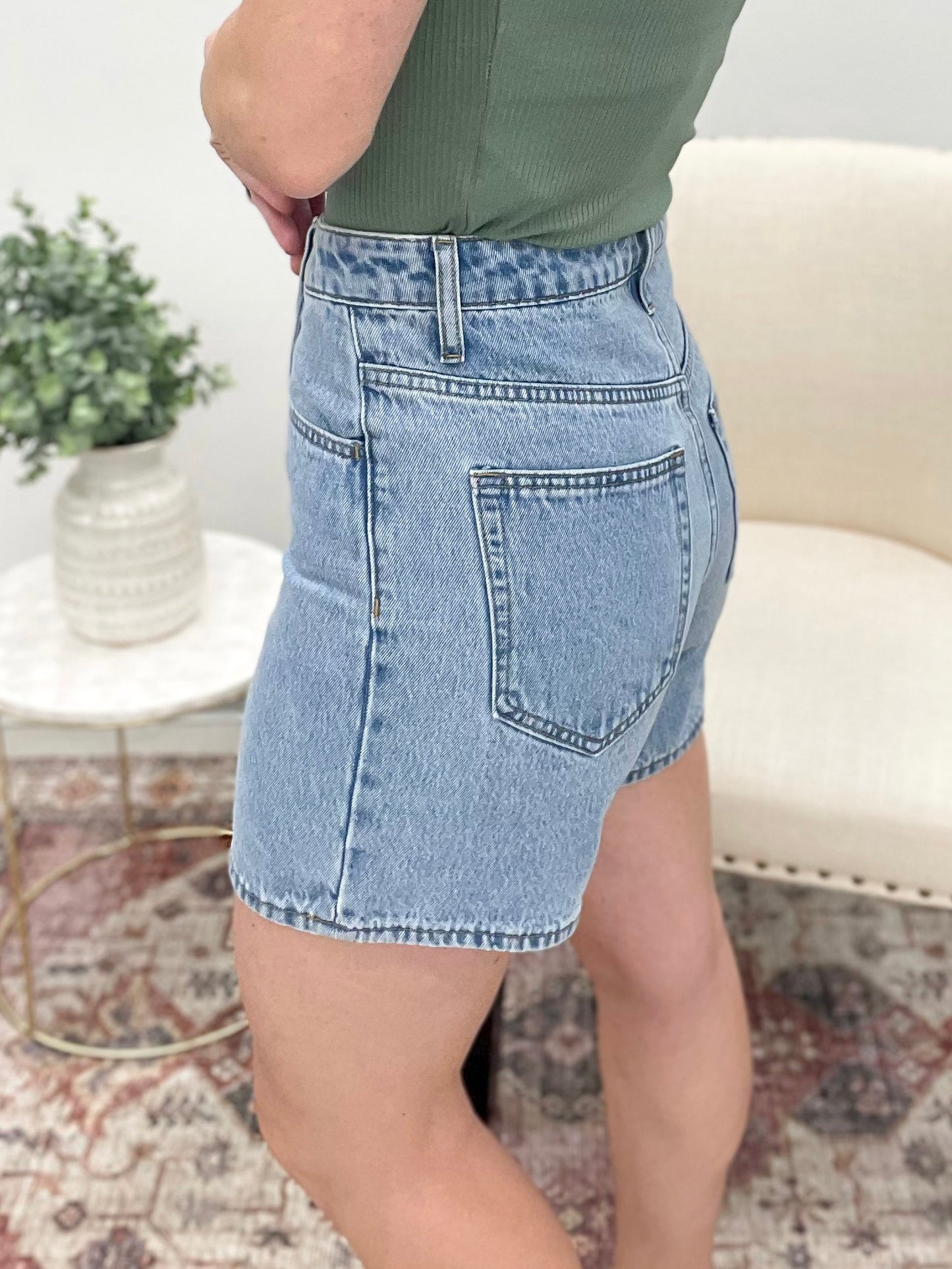 The Sasha Super High Rise Mom Shorts Small