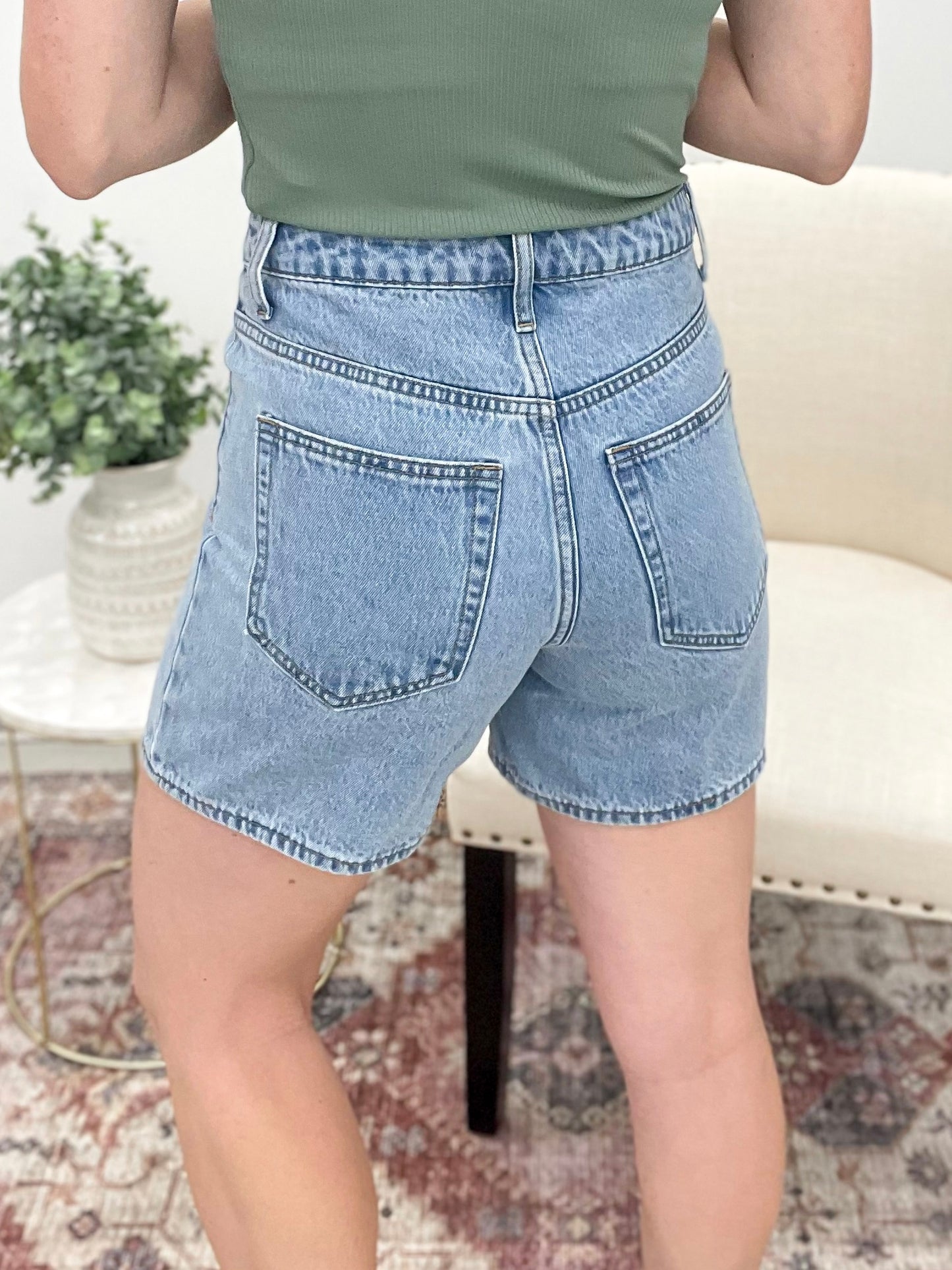 The Sasha Super High Rise Mom Shorts Small