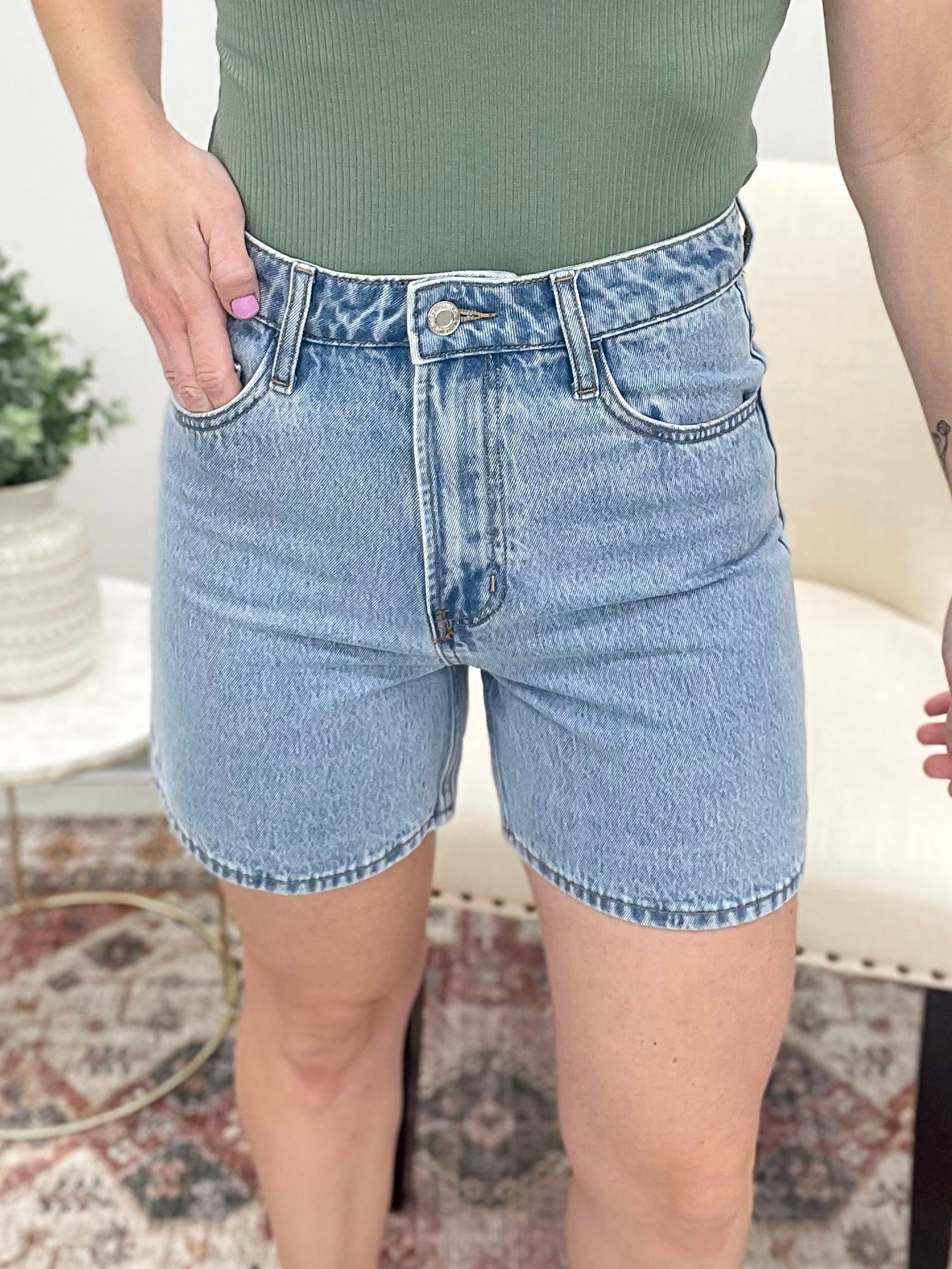 The Sasha Super High Rise Mom Shorts Small