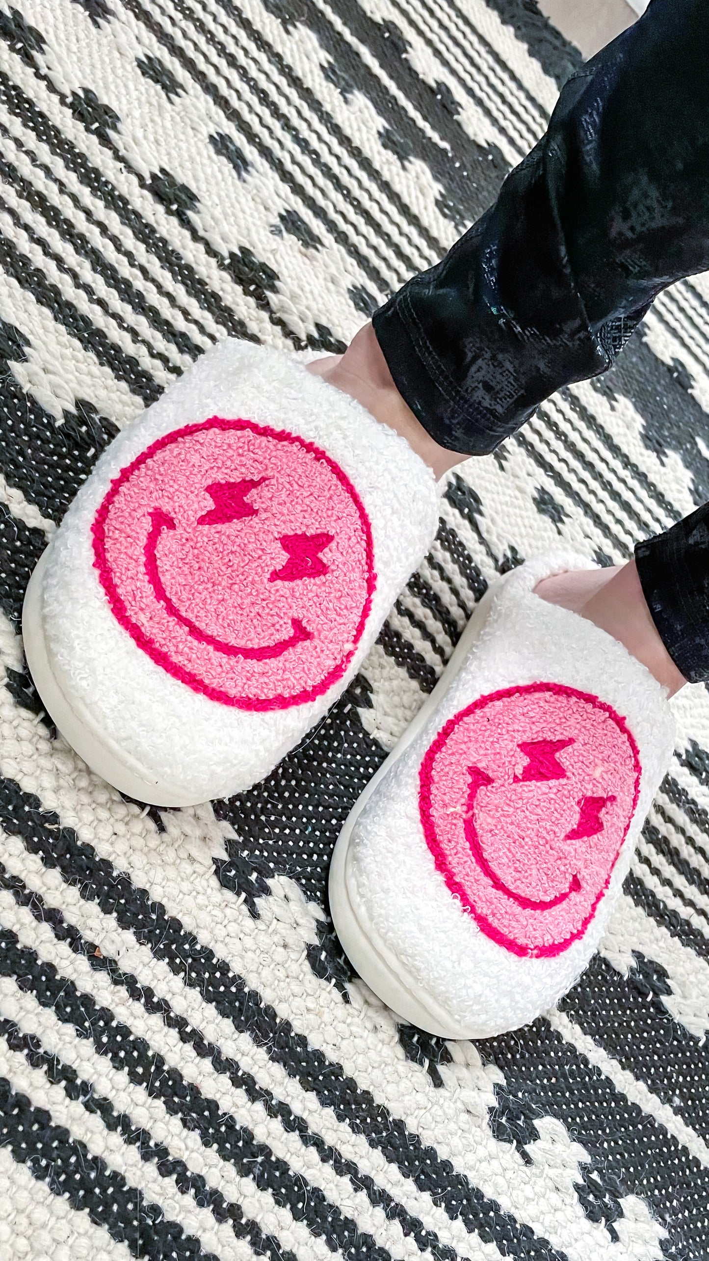 Smiley Face Slippers Pink 6-7